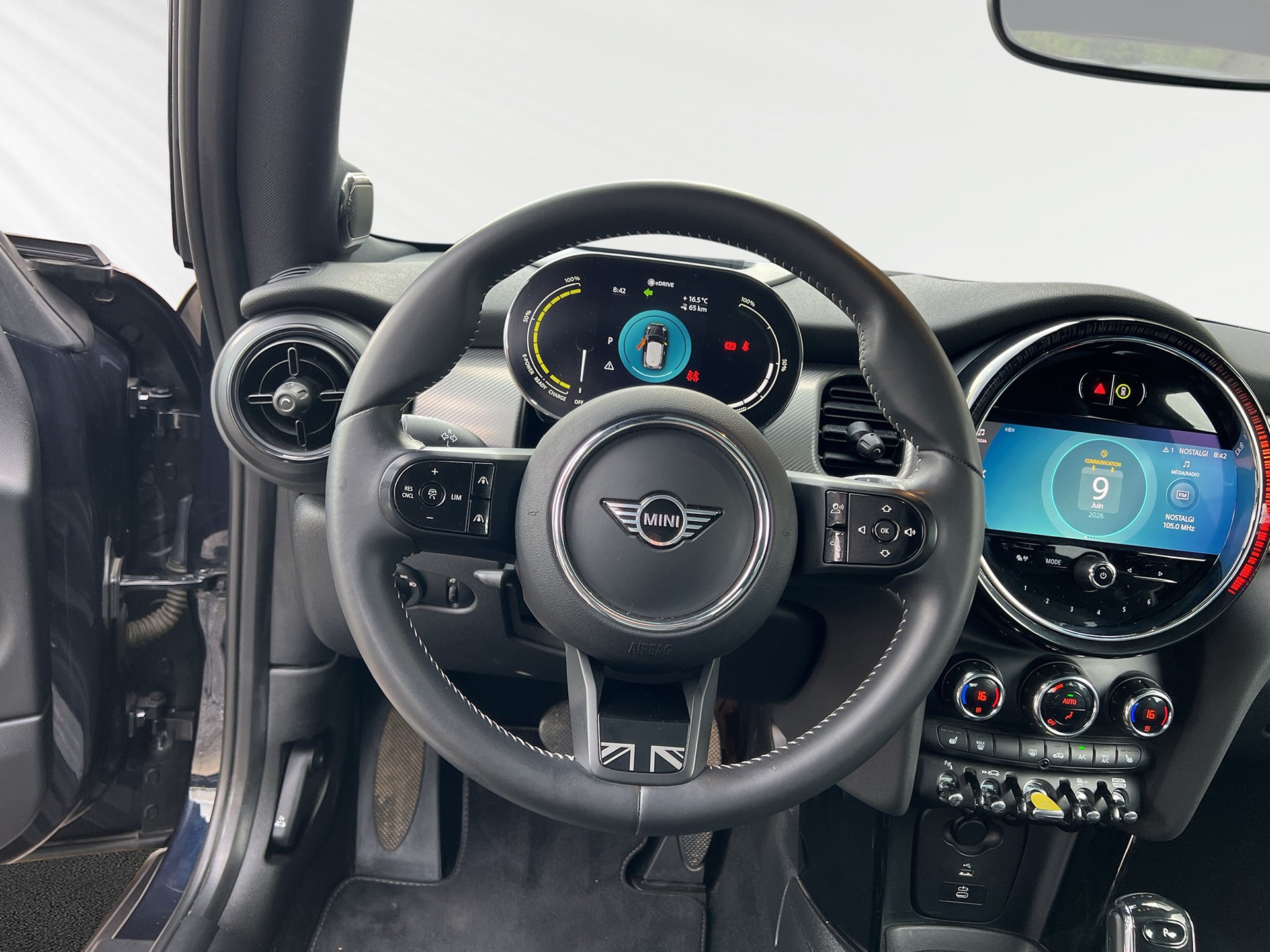 MINI Cooper SE-image-4