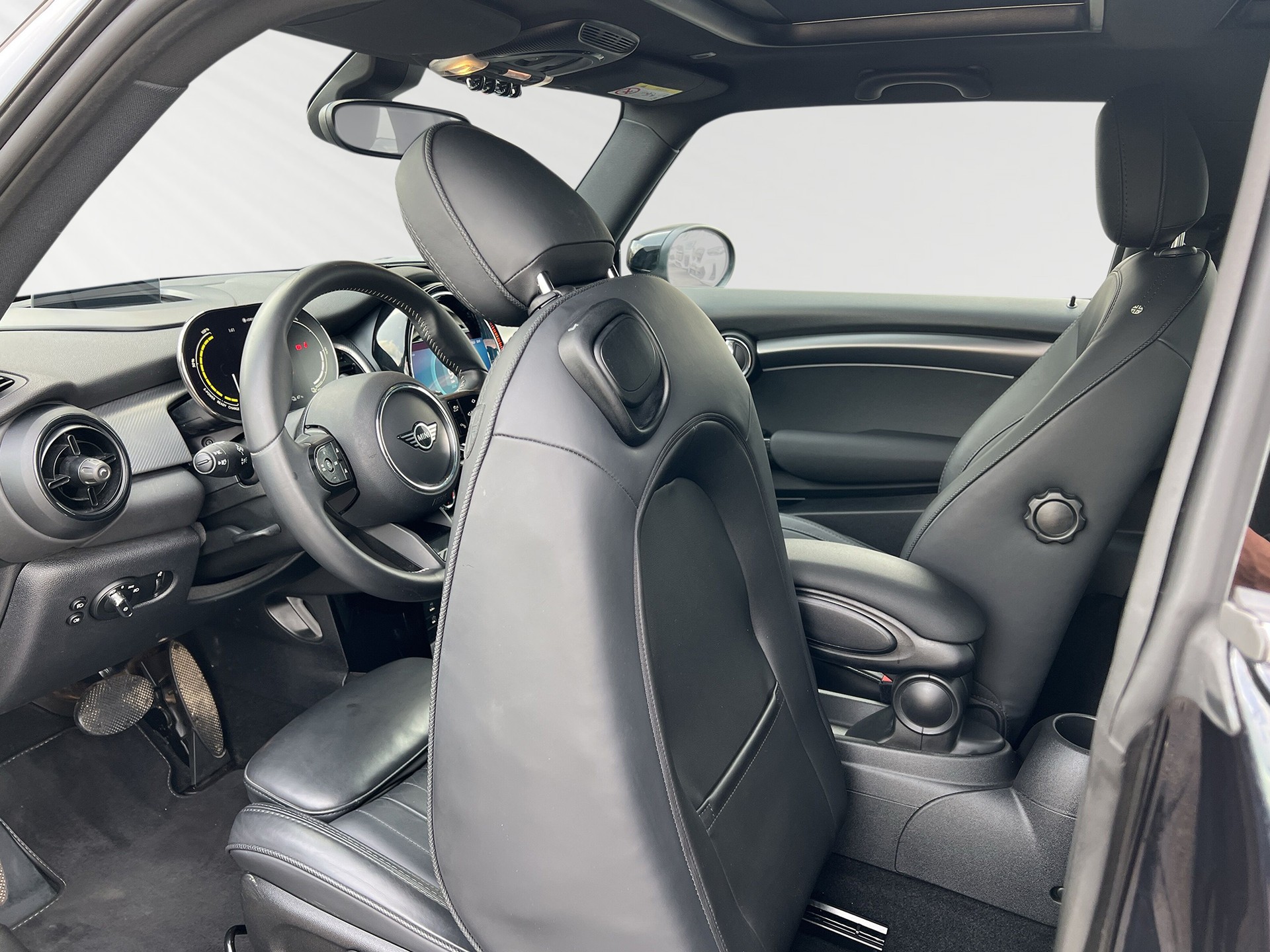 MINI Cooper SE-image-5