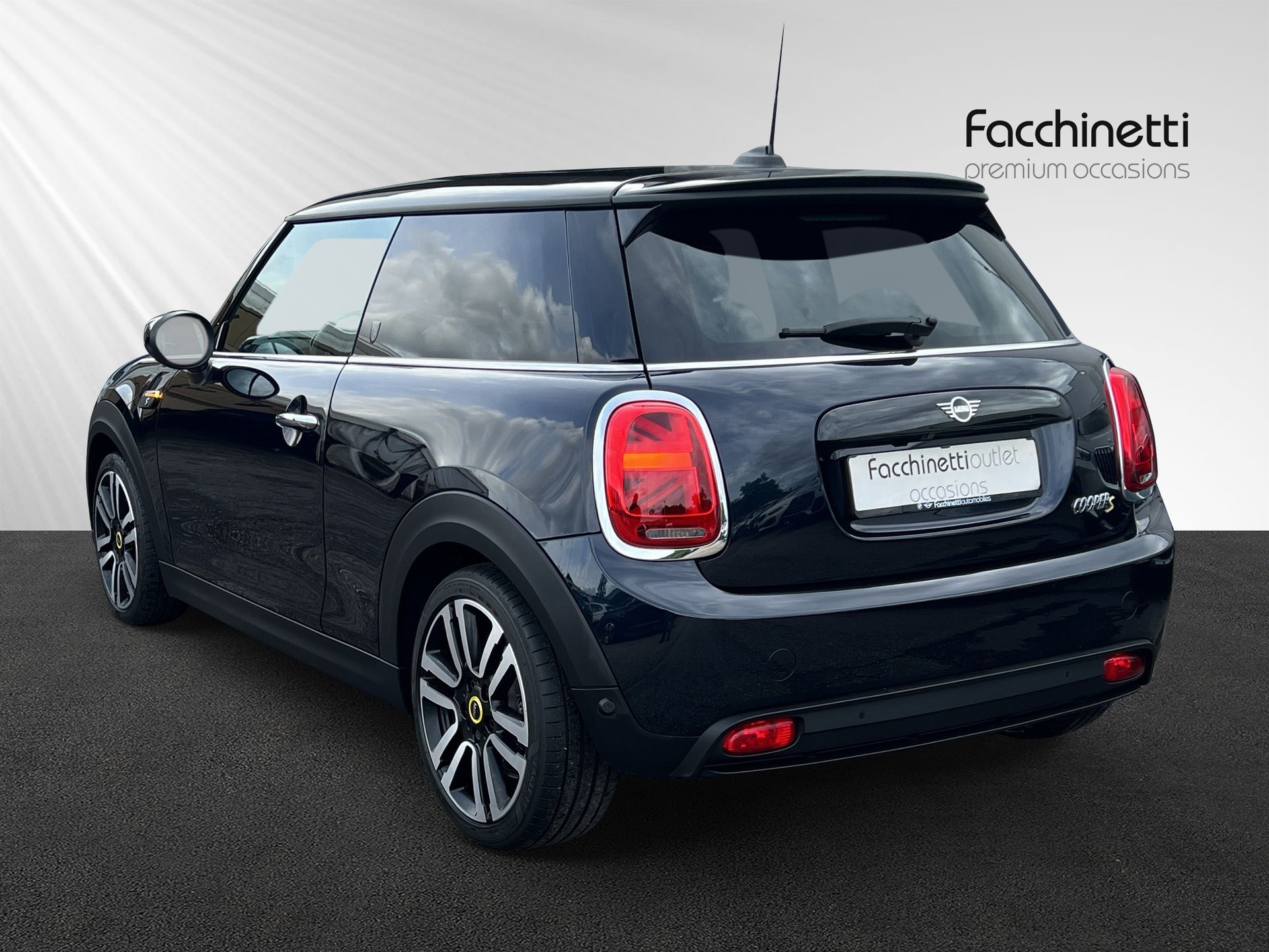 MINI Cooper SE-image-2