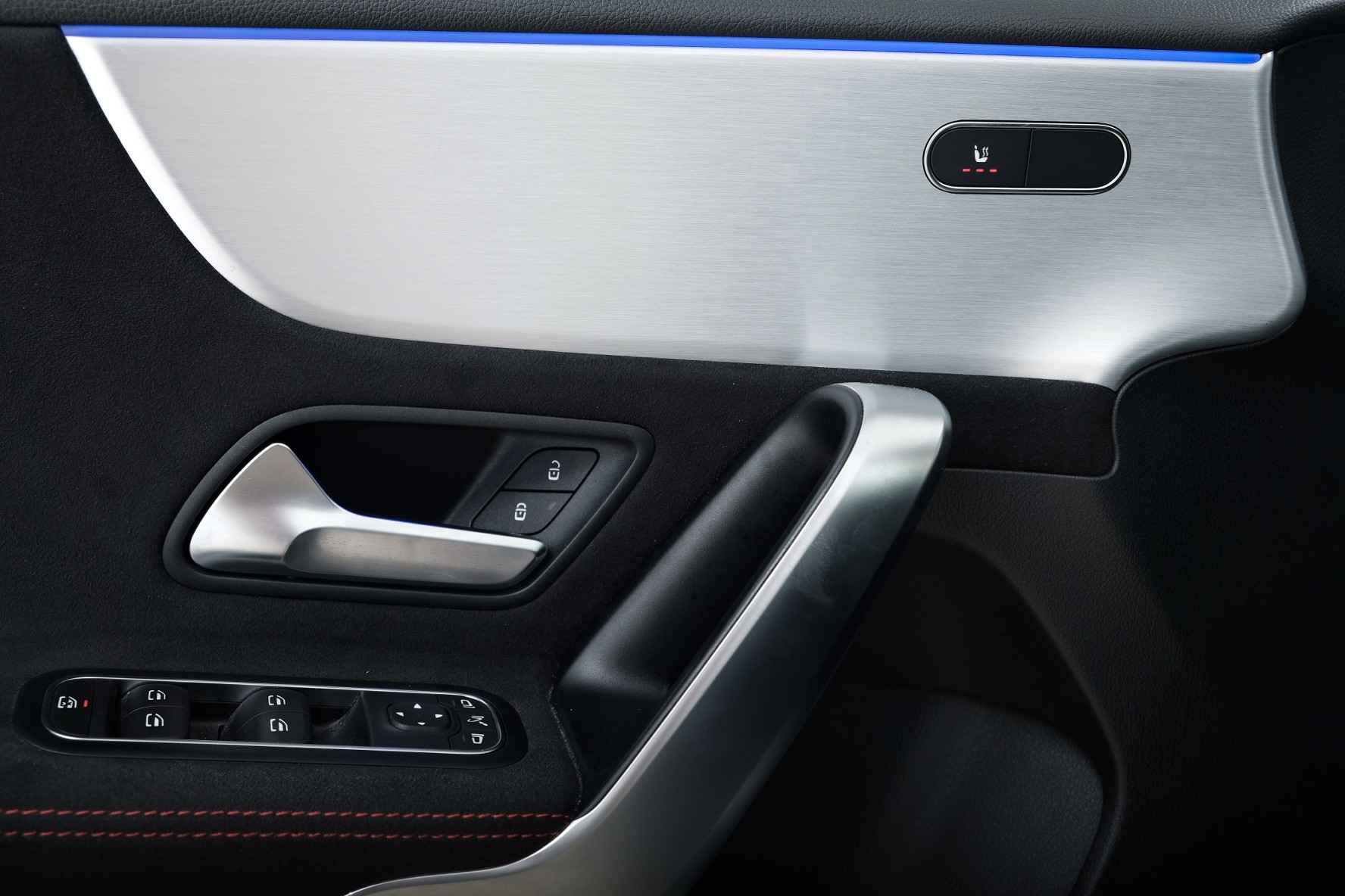 MERCEDES-BENZ A 250 4Matic AMG Line 4Matic 7G-DCT-image-9