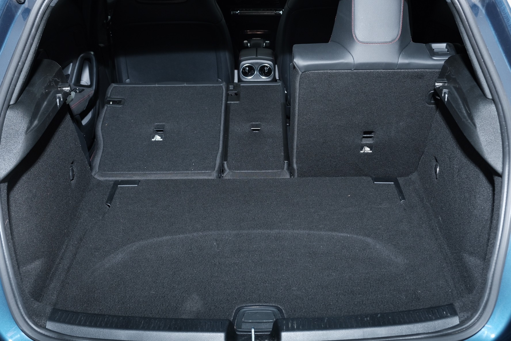 MERCEDES-BENZ A 250 4Matic AMG Line 4Matic 7G-DCT-image-14