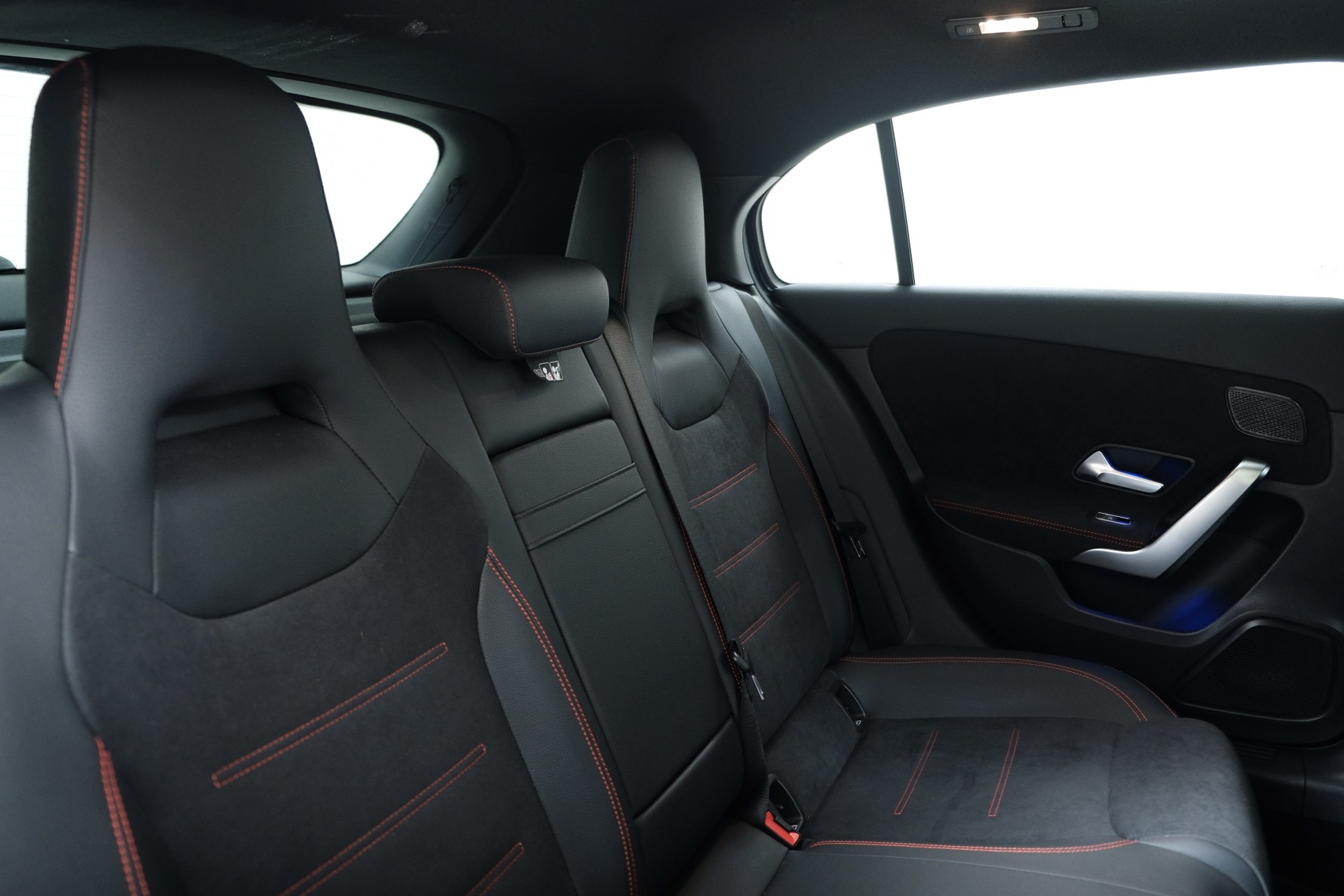 MERCEDES-BENZ A 250 4Matic AMG Line 4Matic 7G-DCT-image-11