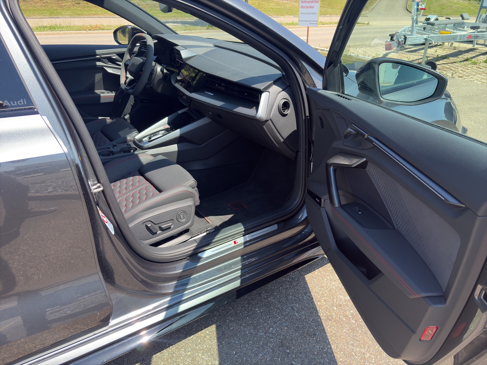 AUDI RS3 Limousine 2.5 TFSI quattro S-Tronic-image-6