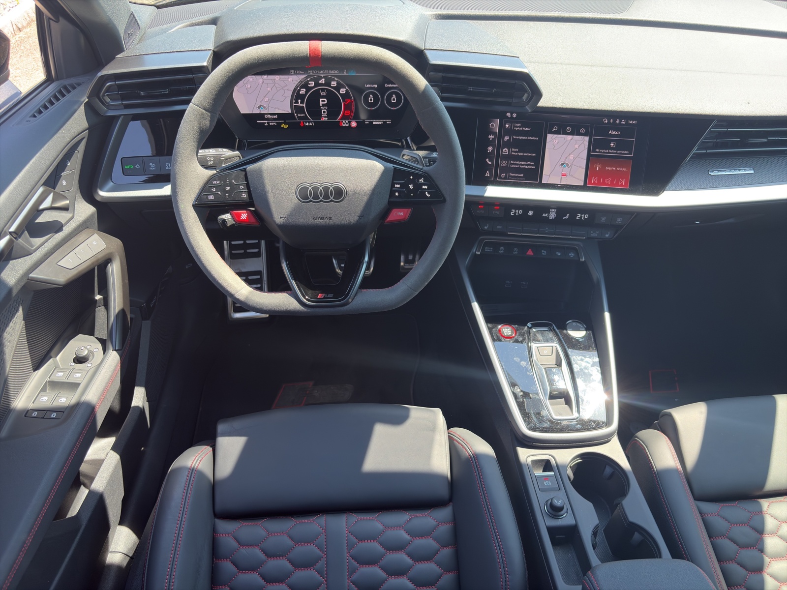 AUDI RS3 Limousine 2.5 TFSI quattro S-Tronic-image-9