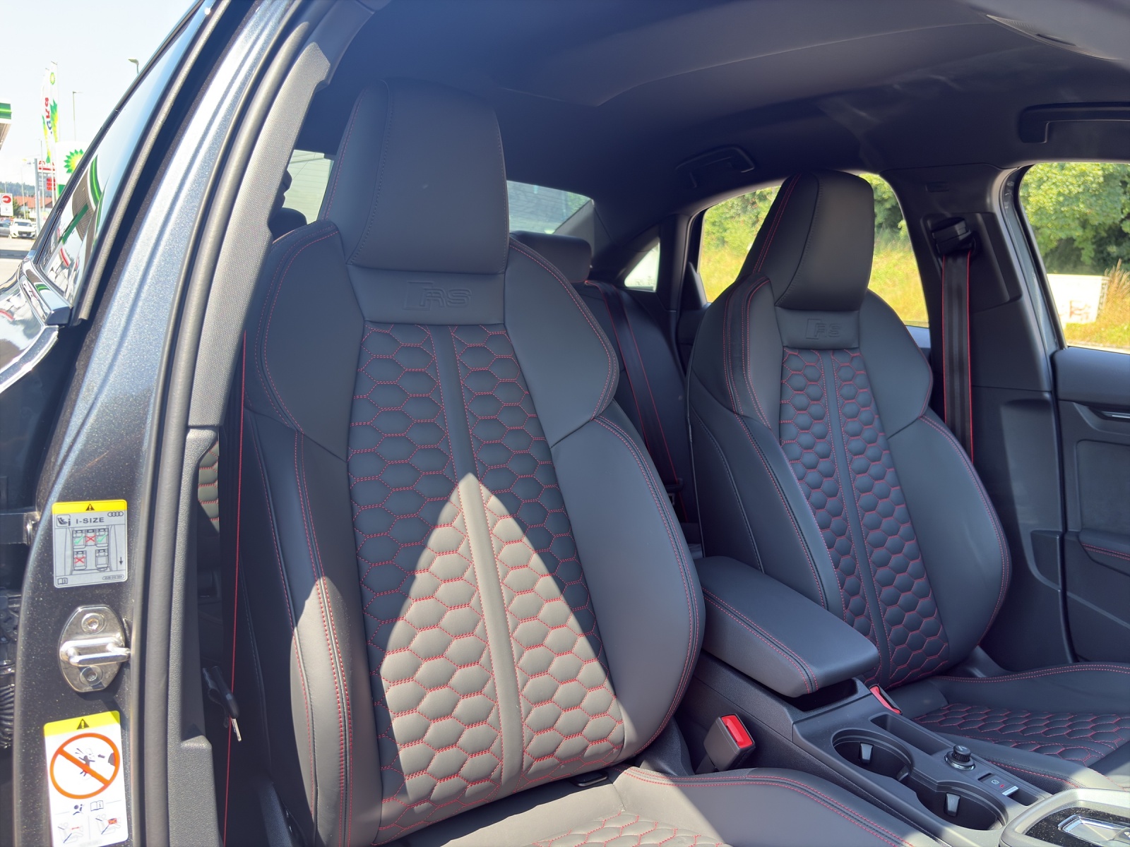 AUDI RS3 Limousine 2.5 TFSI quattro S-Tronic-image-7