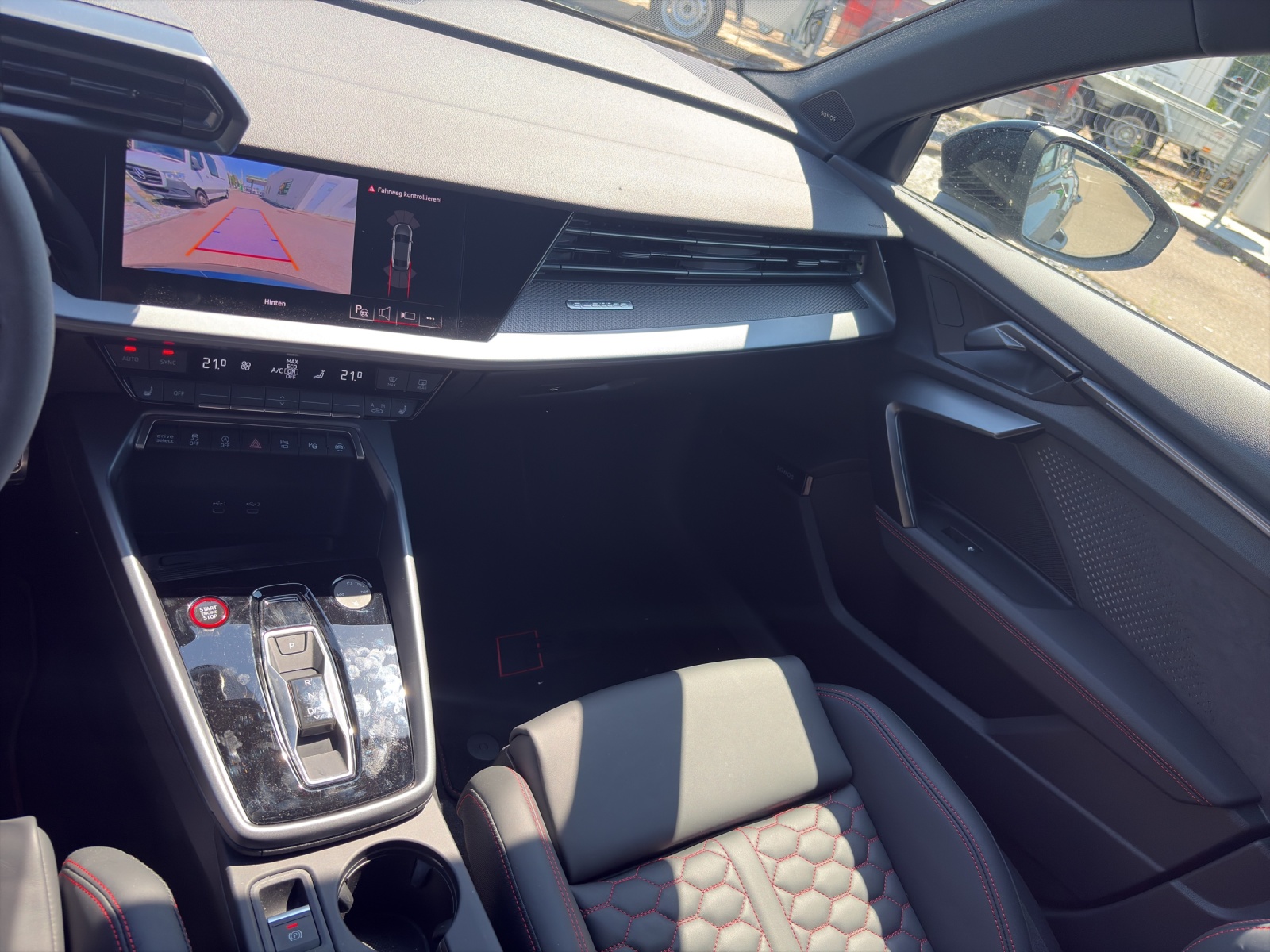 AUDI RS3 Limousine 2.5 TFSI quattro S-Tronic-image-10