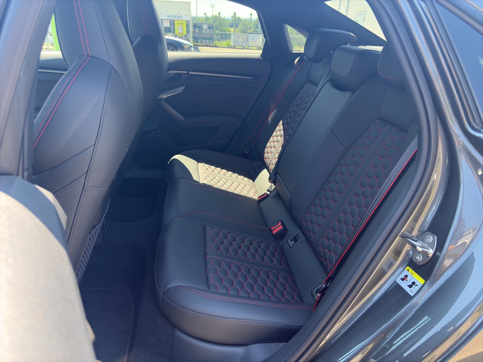 AUDI RS3 Limousine 2.5 TFSI quattro S-Tronic-image-8