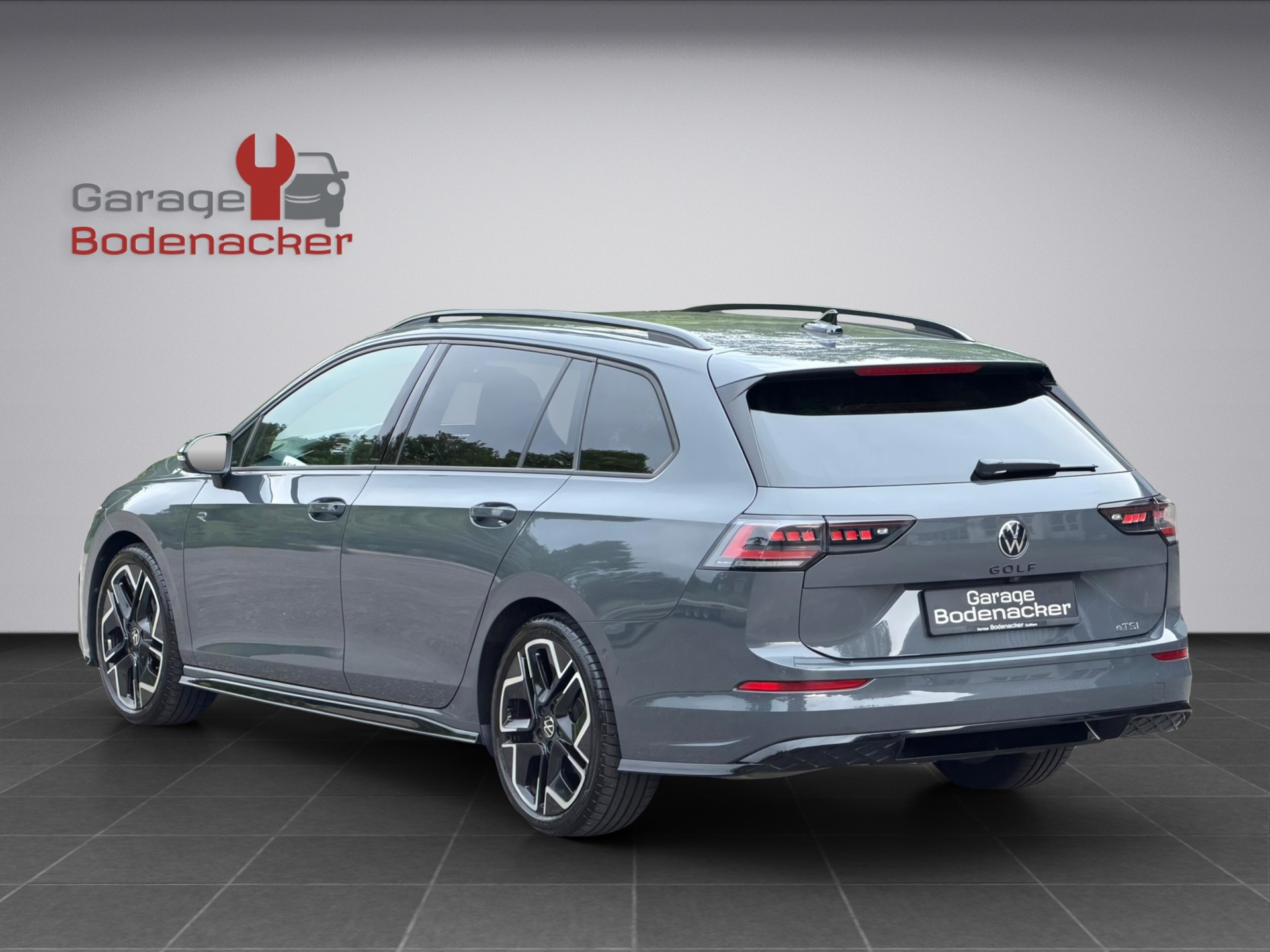 VW Golf Variant 1.5 eTSI mHEV R-Line-image-4