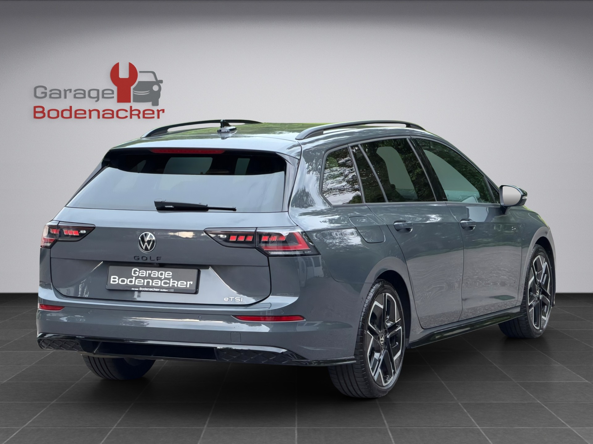 VW Golf Variant 1.5 eTSI mHEV R-Line-image-5