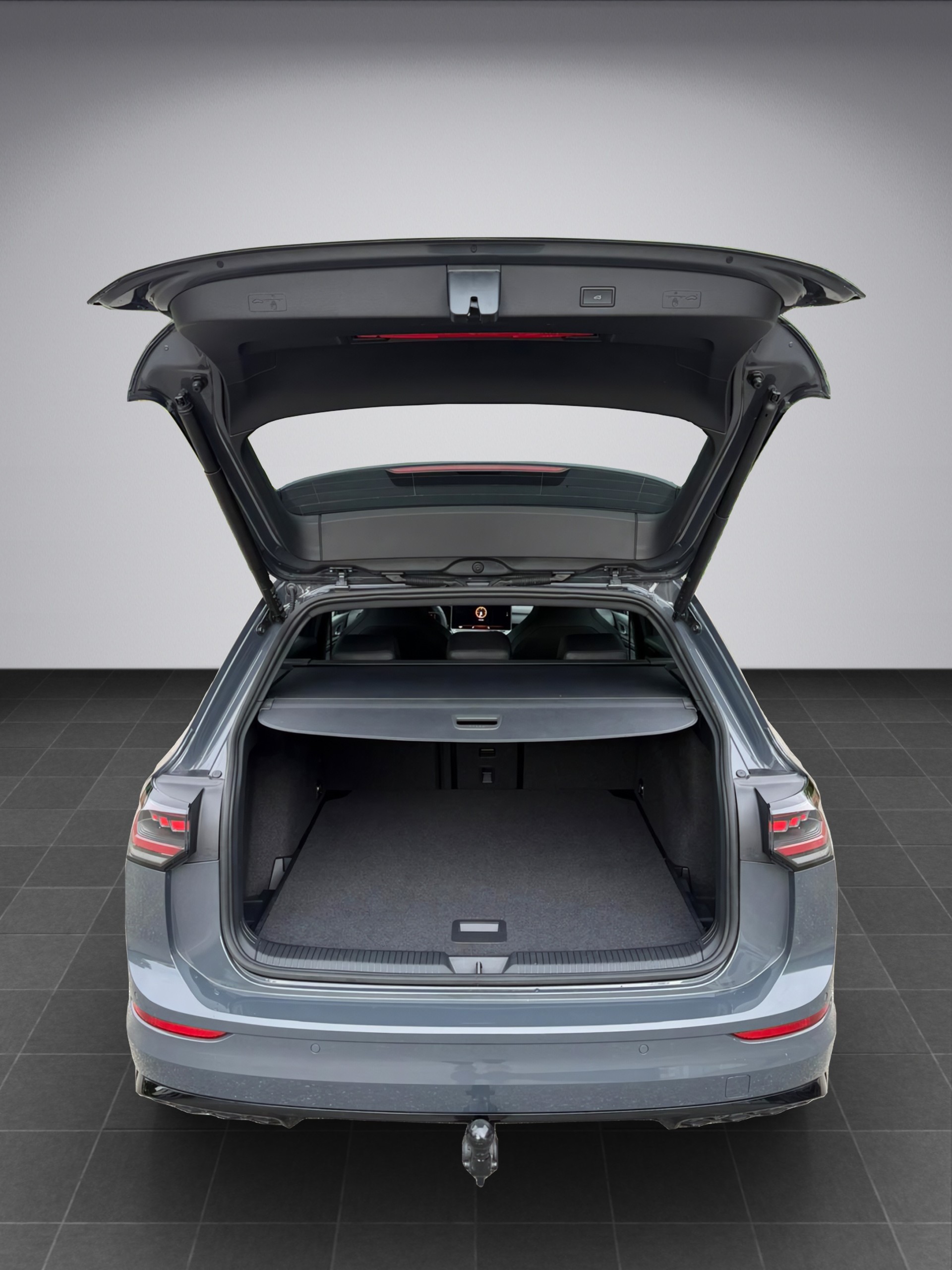 VW Golf Variant 1.5 eTSI mHEV R-Line-image-19