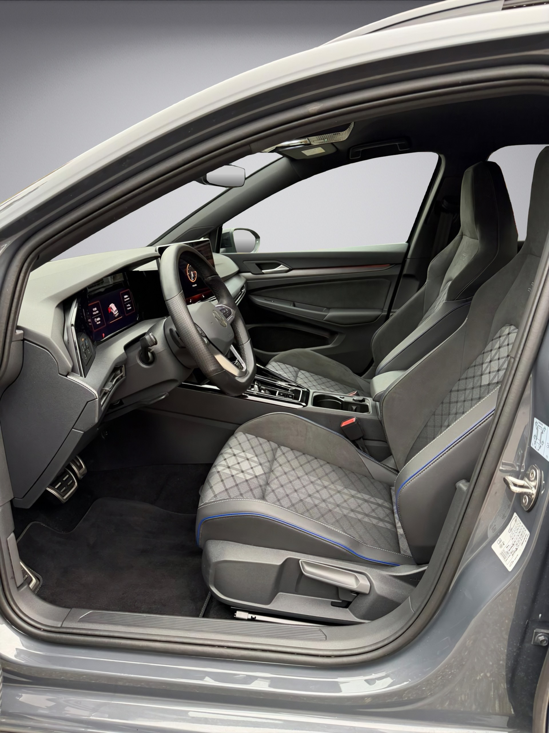VW Golf Variant 1.5 eTSI mHEV R-Line-image-11