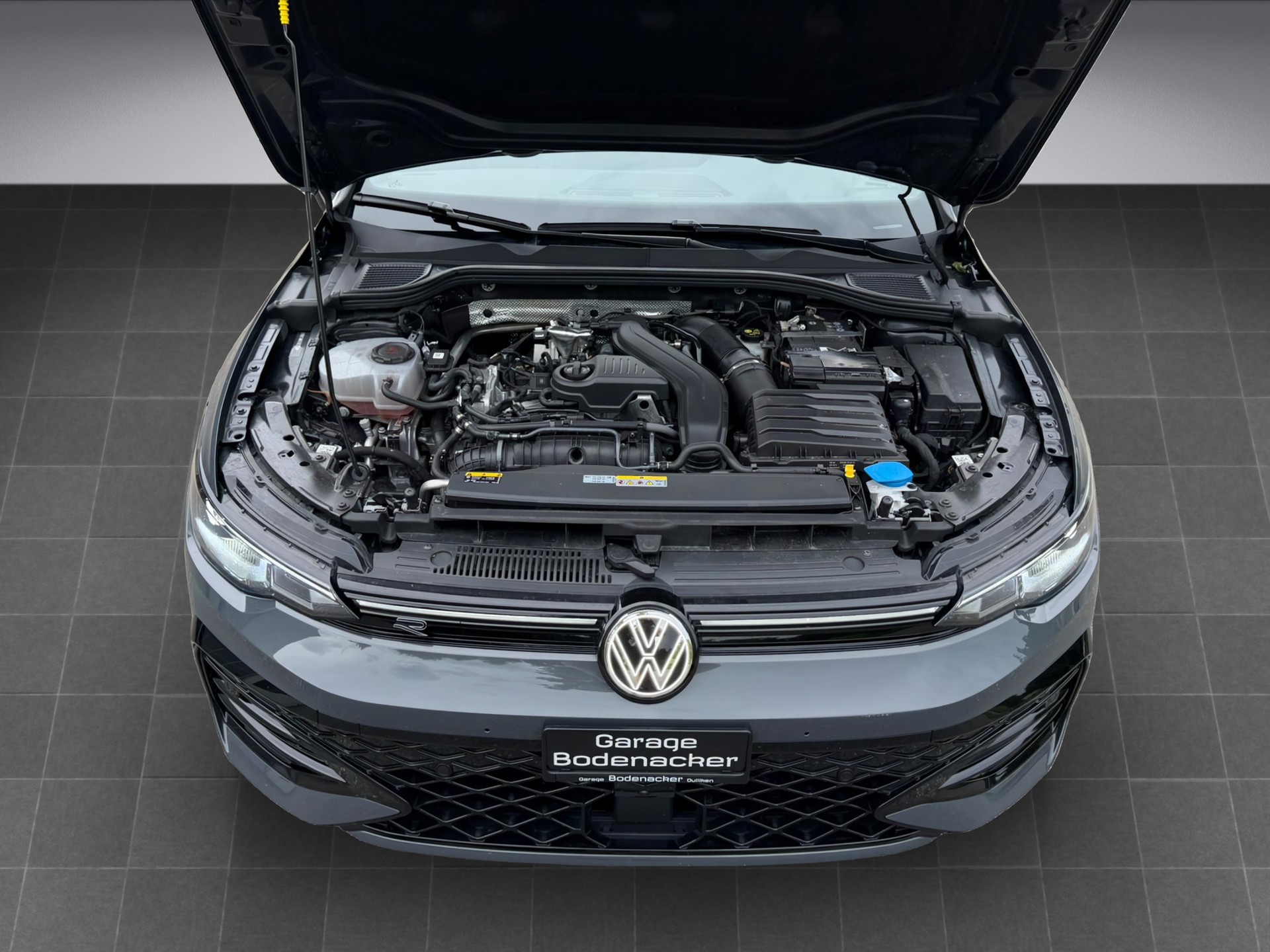VW Golf Variant 1.5 eTSI mHEV R-Line-image-17