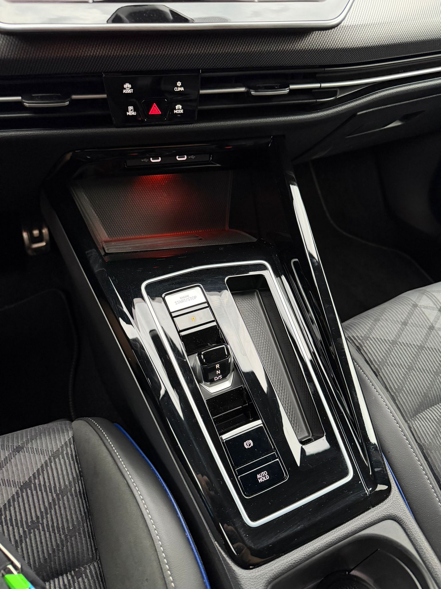 VW Golf Variant 1.5 eTSI mHEV R-Line-image-20