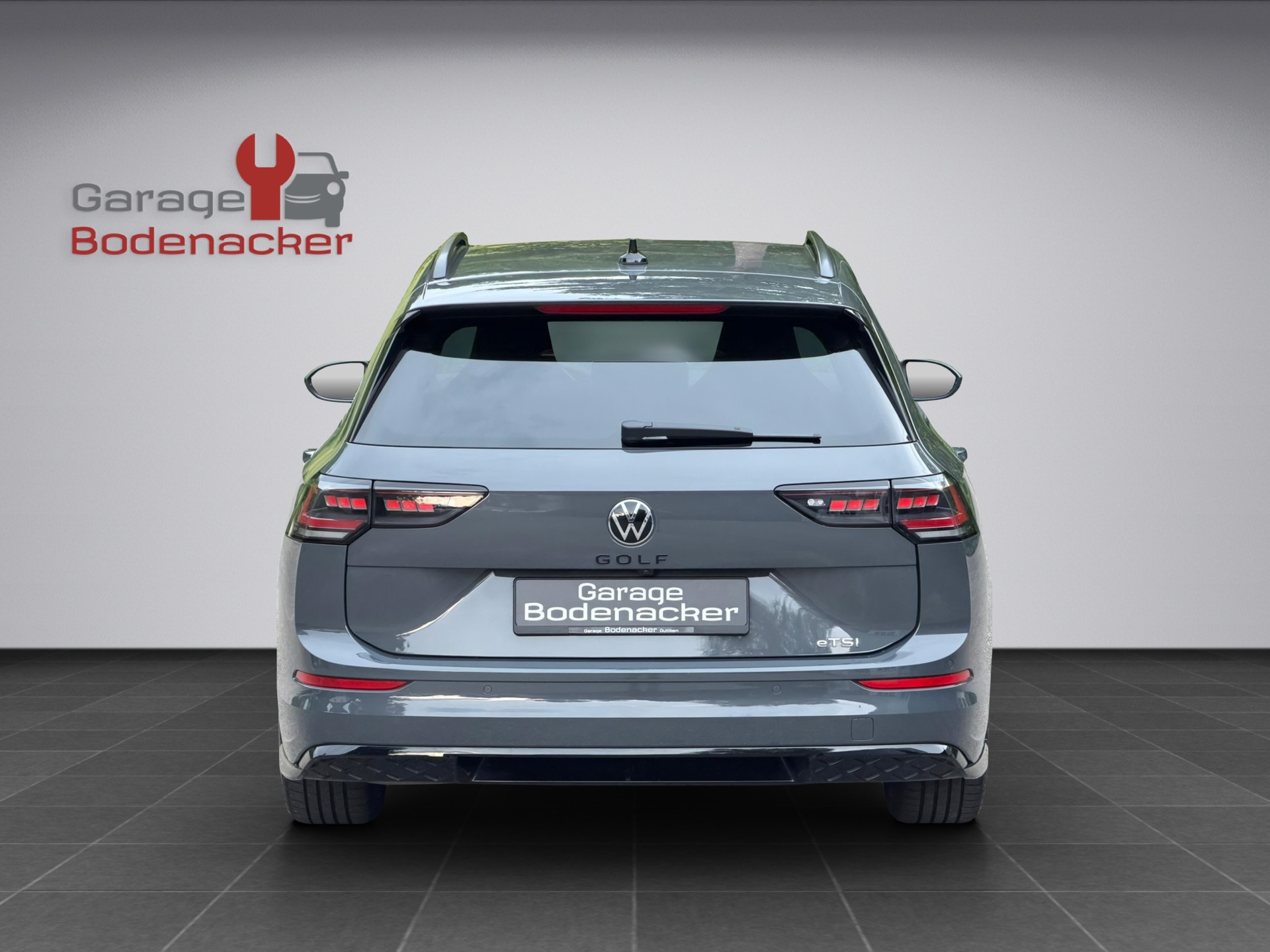 VW Golf Variant 1.5 eTSI mHEV R-Line-image-18