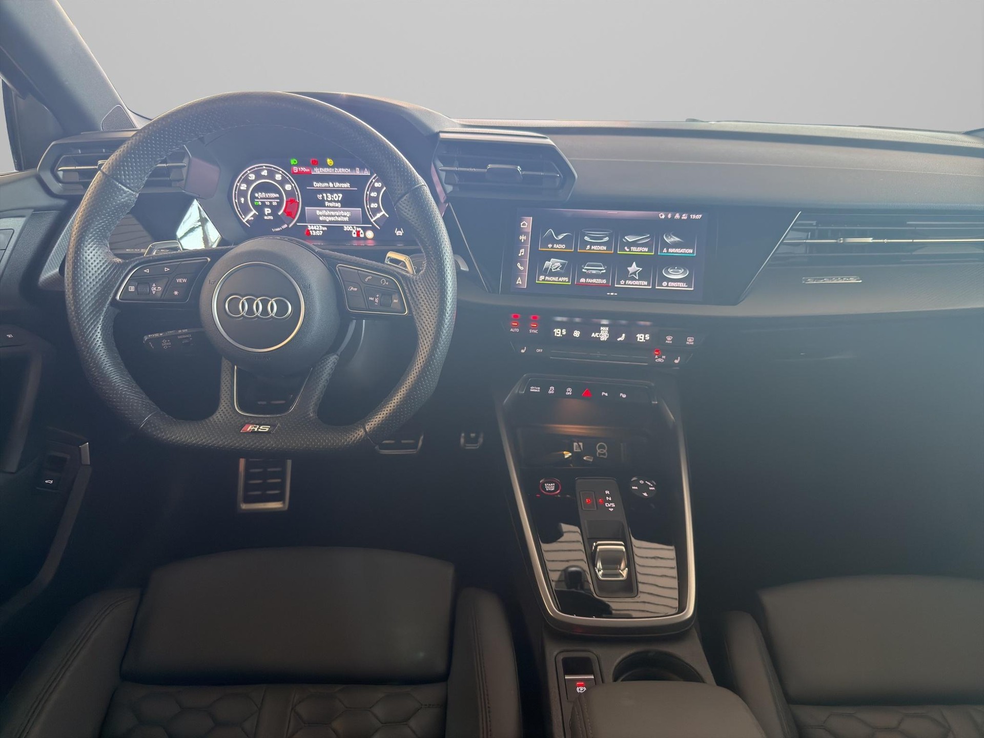 AUDI RS3 Limousine 2.5 TFSI quattro S-Tronic-image-12