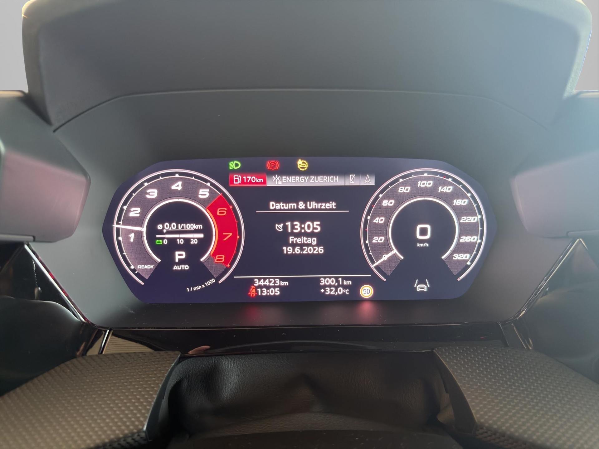 AUDI RS3 Limousine 2.5 TFSI quattro S-Tronic-image-16