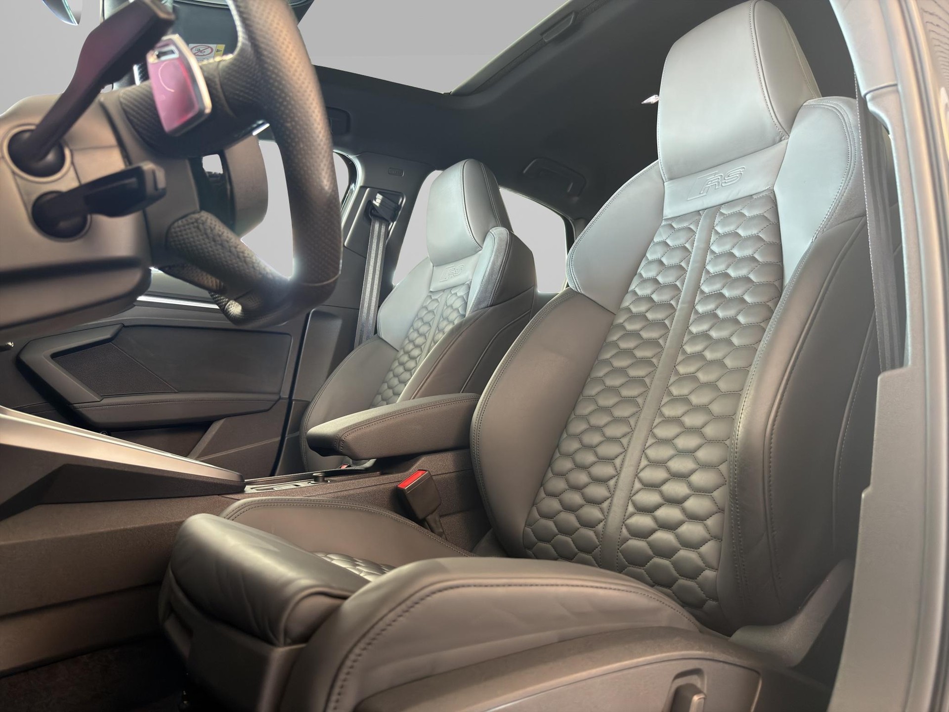 AUDI RS3 Limousine 2.5 TFSI quattro S-Tronic-image-10