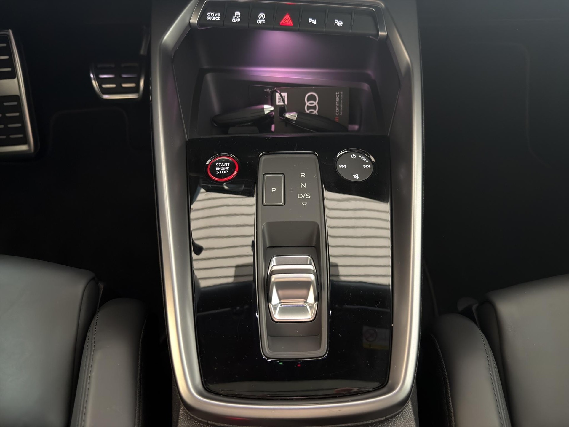 AUDI RS3 Limousine 2.5 TFSI quattro S-Tronic-image-15