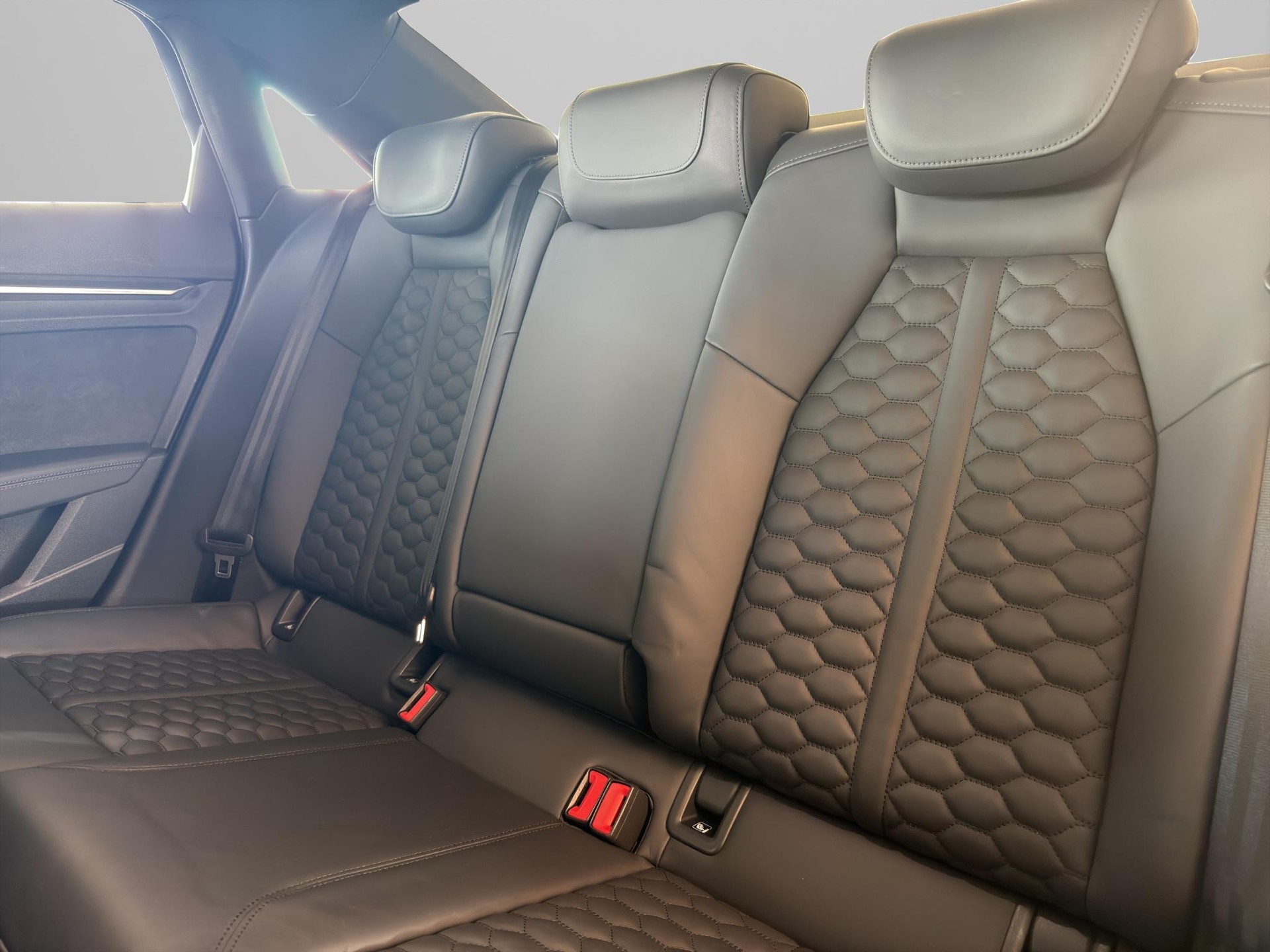 AUDI RS3 Limousine 2.5 TFSI quattro S-Tronic-image-11