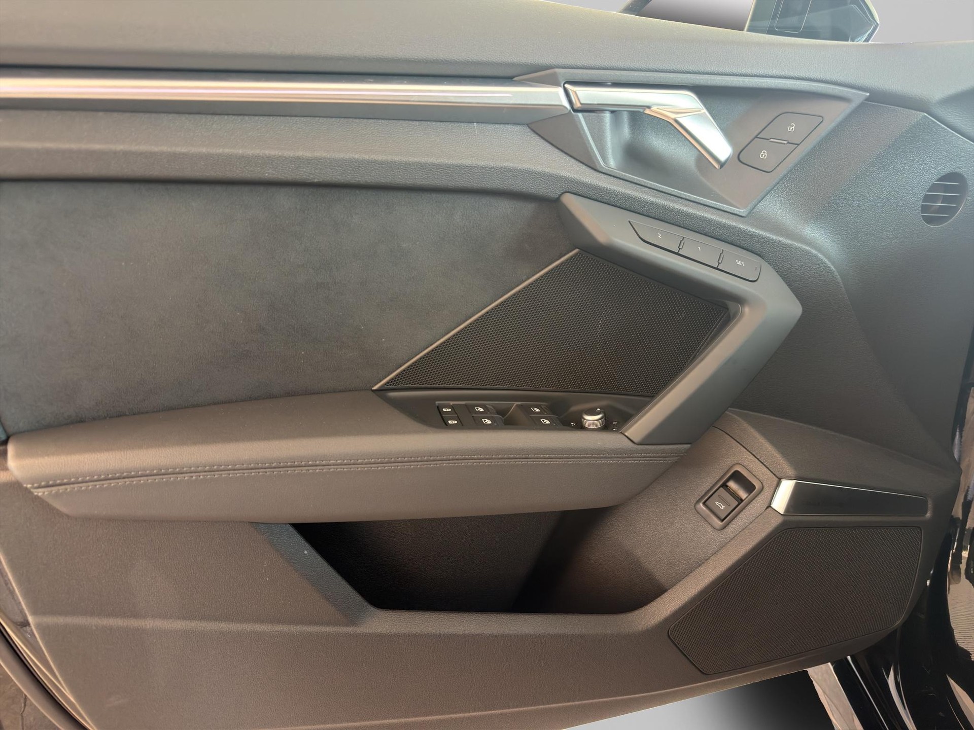AUDI RS3 Limousine 2.5 TFSI quattro S-Tronic-image-17