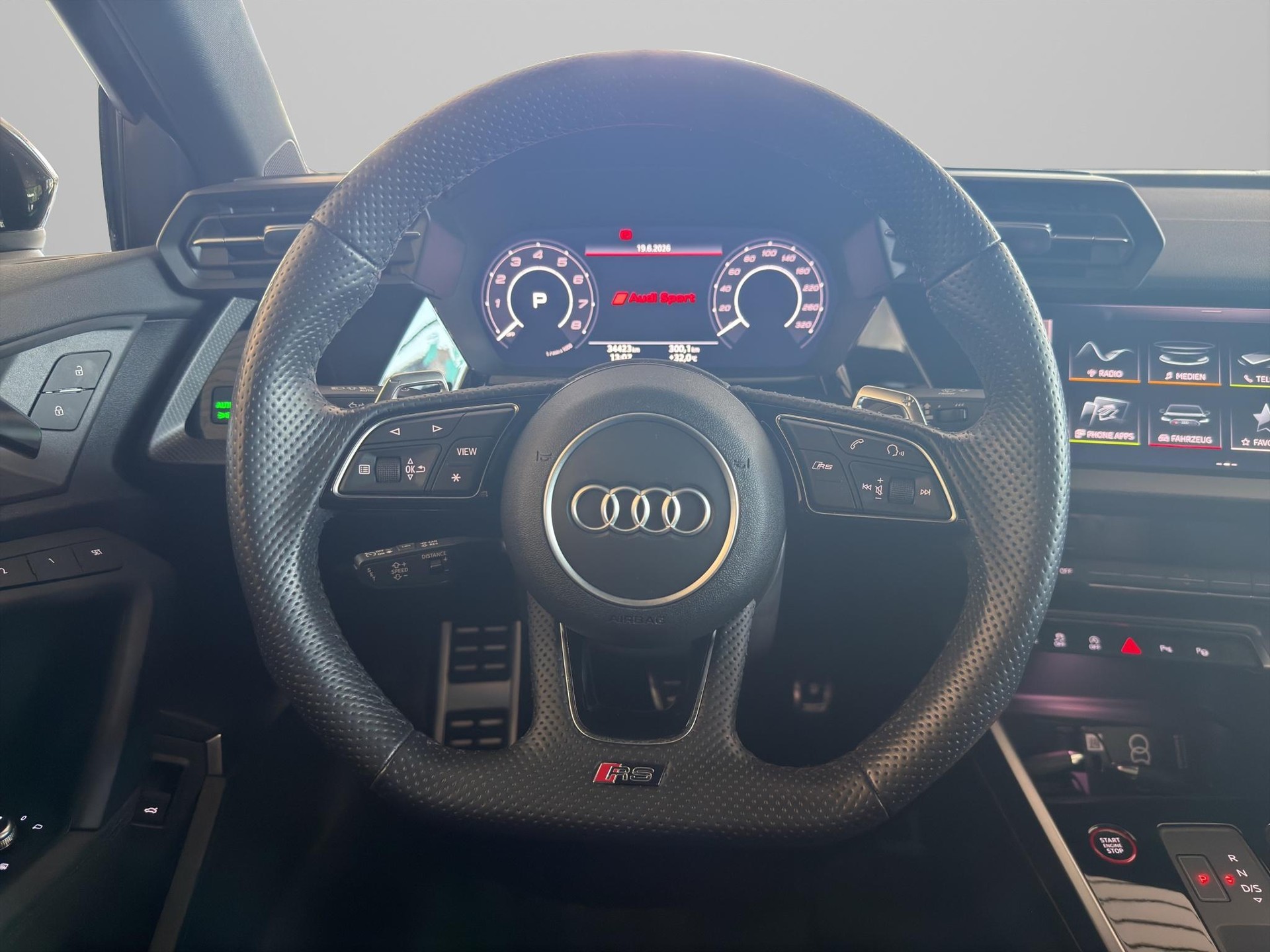 AUDI RS3 Limousine 2.5 TFSI quattro S-Tronic-image-13