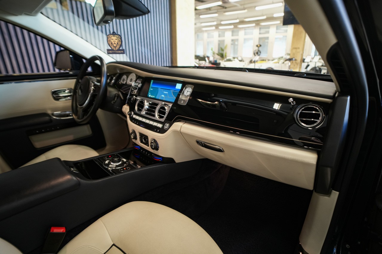 ROLLS-ROYCE Ghost 6.6 V12 EWB-image-13