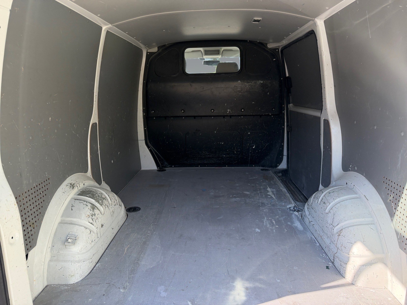 VW T5 2.0 TDI Transporter-image-8