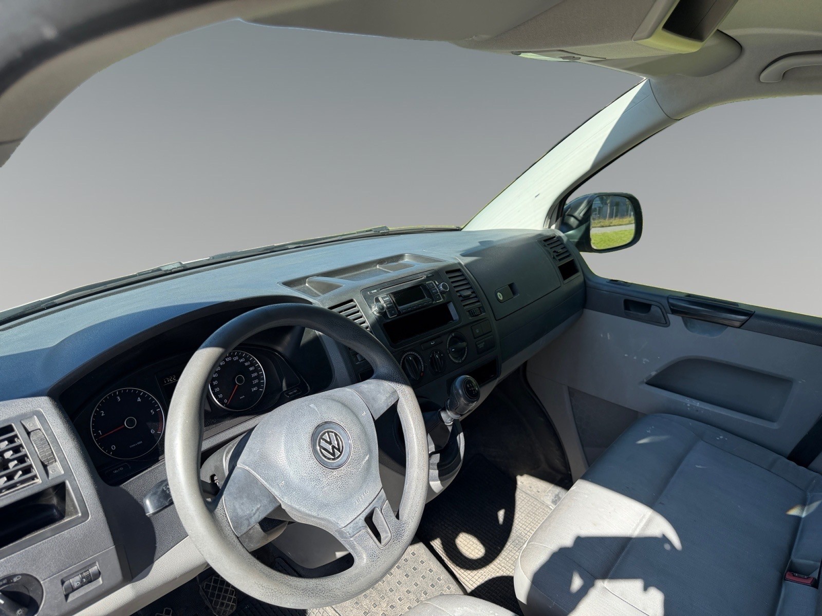 VW T5 2.0 TDI Transporter-image-7