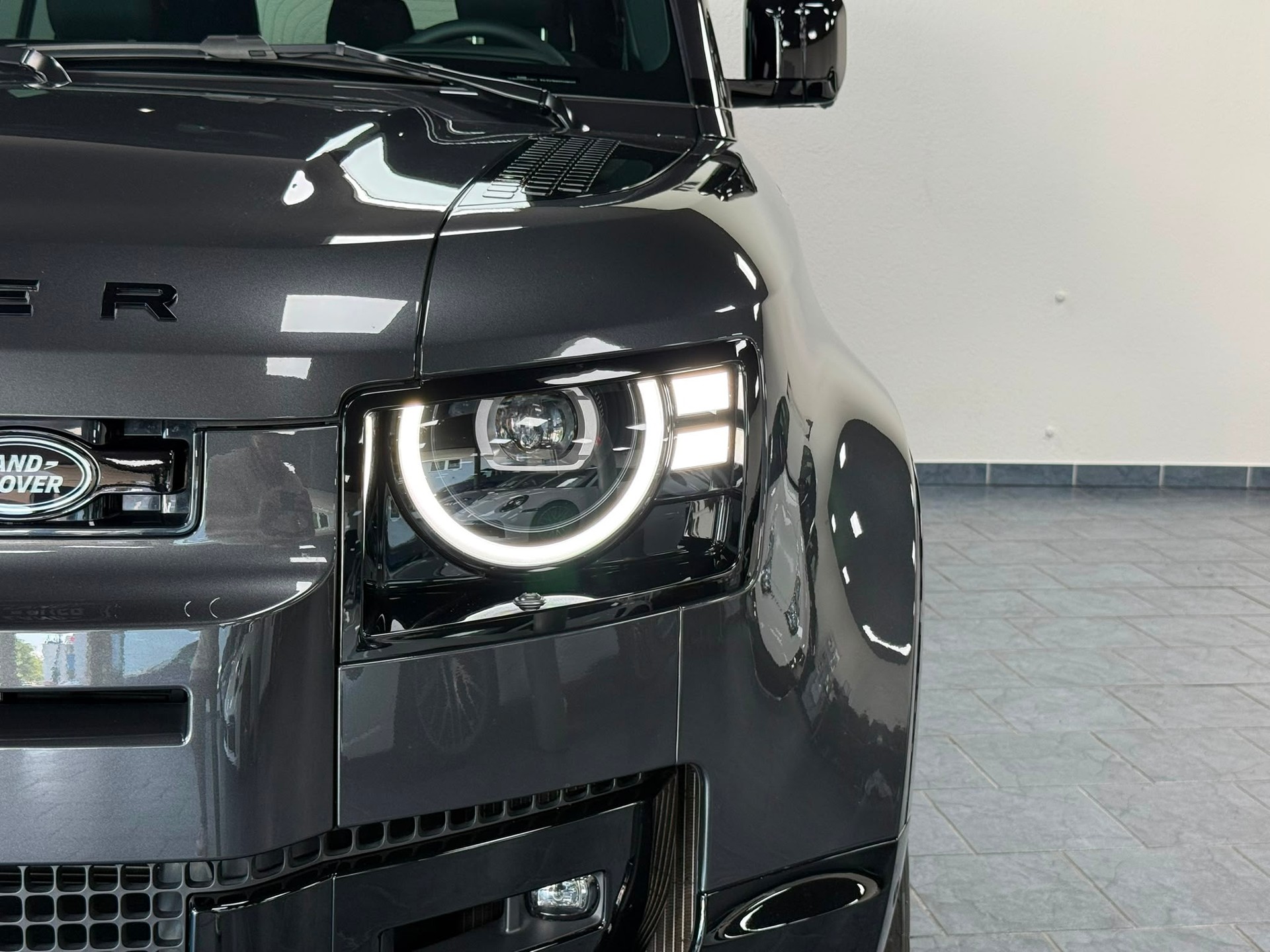 LAND ROVER Defender 110 3.0 D I6 350 X-Dynamic SE AWD AT8-image-9