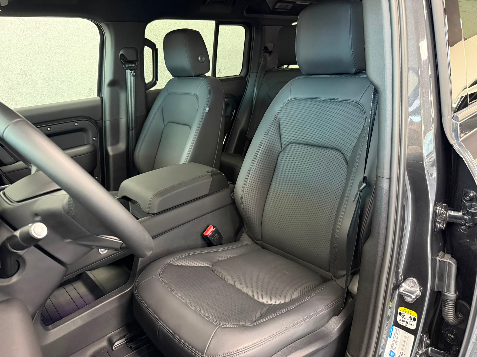 LAND ROVER Defender 110 3.0 D I6 350 X-Dynamic SE AWD AT8-image-15