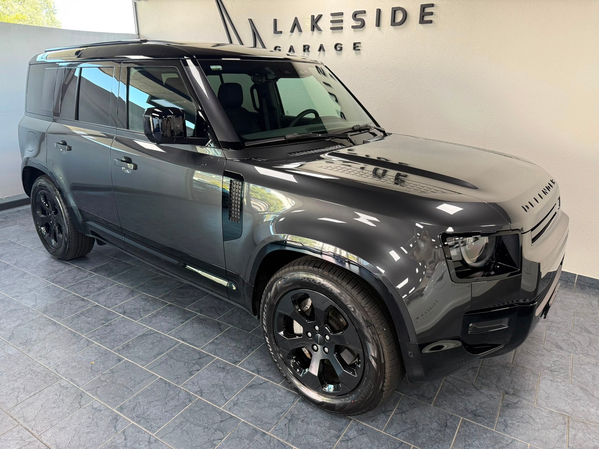 LAND ROVER Defender 110 3.0 D I6 350 X-Dynamic SE AWD AT8-image-2