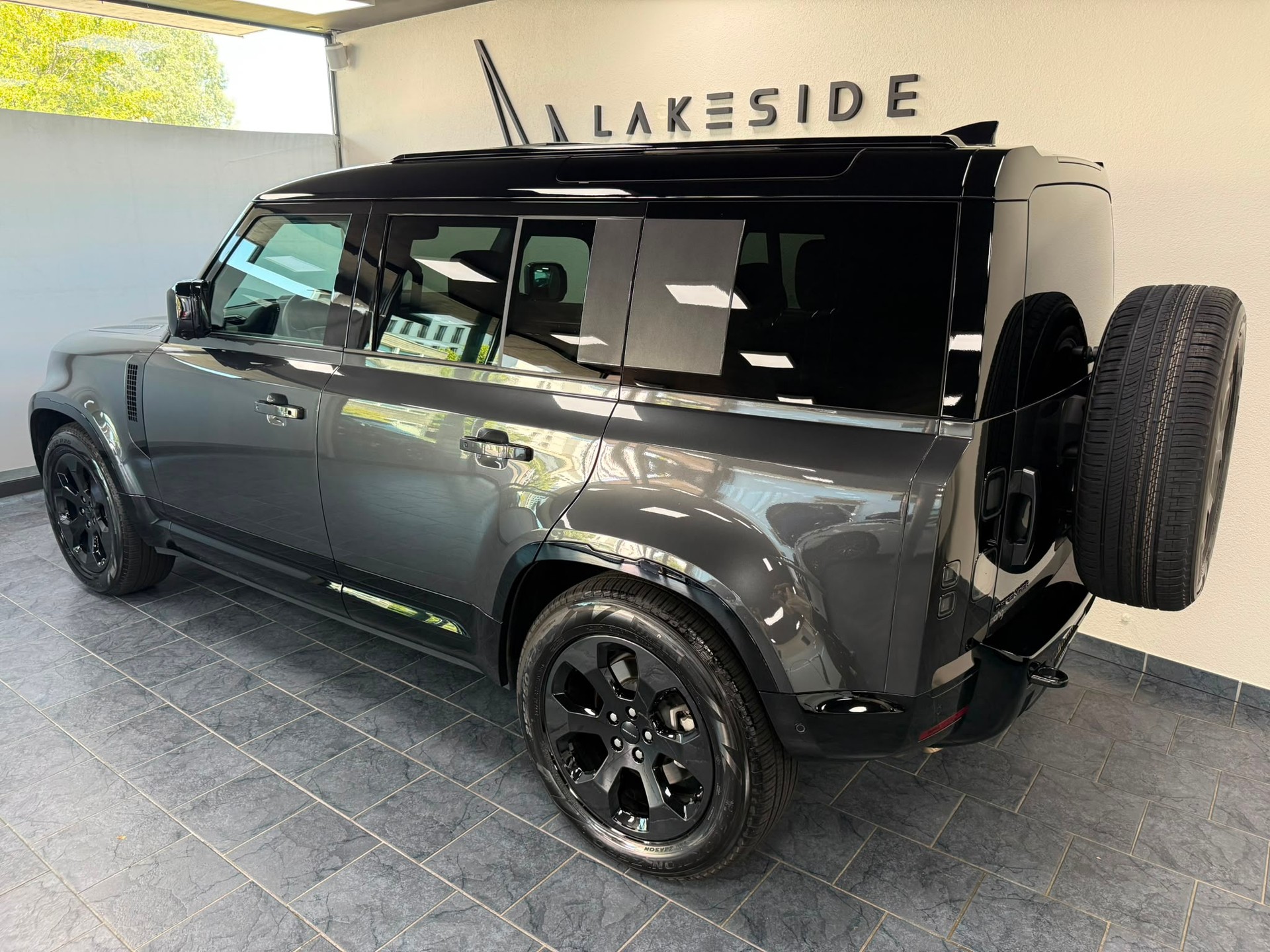 LAND ROVER Defender 110 3.0 D I6 350 X-Dynamic SE AWD AT8-image-5