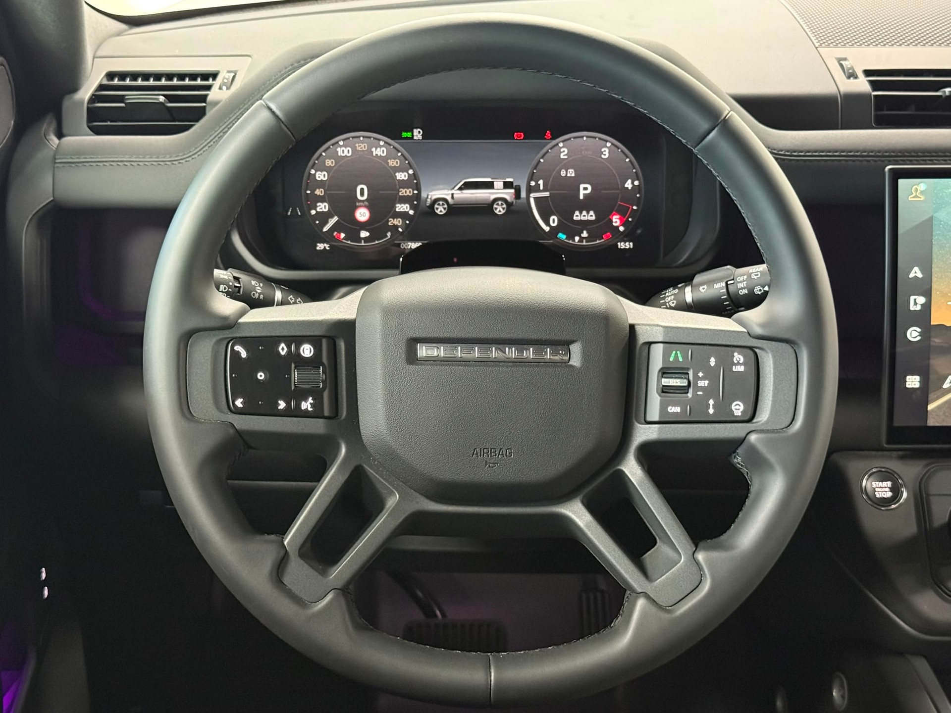 LAND ROVER Defender 110 3.0 D I6 350 X-Dynamic SE AWD AT8-image-16