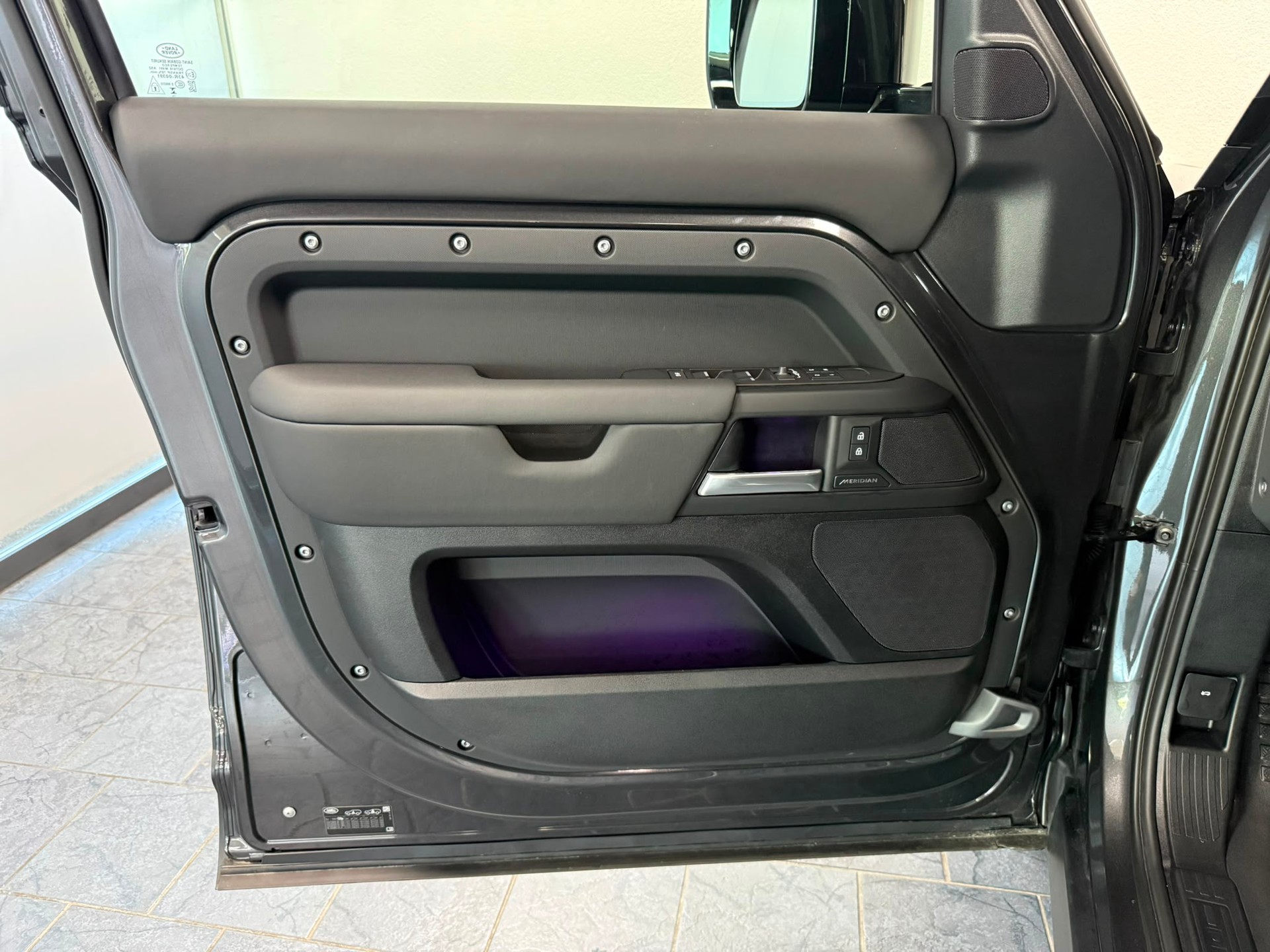 LAND ROVER Defender 110 3.0 D I6 350 X-Dynamic SE AWD AT8-image-12