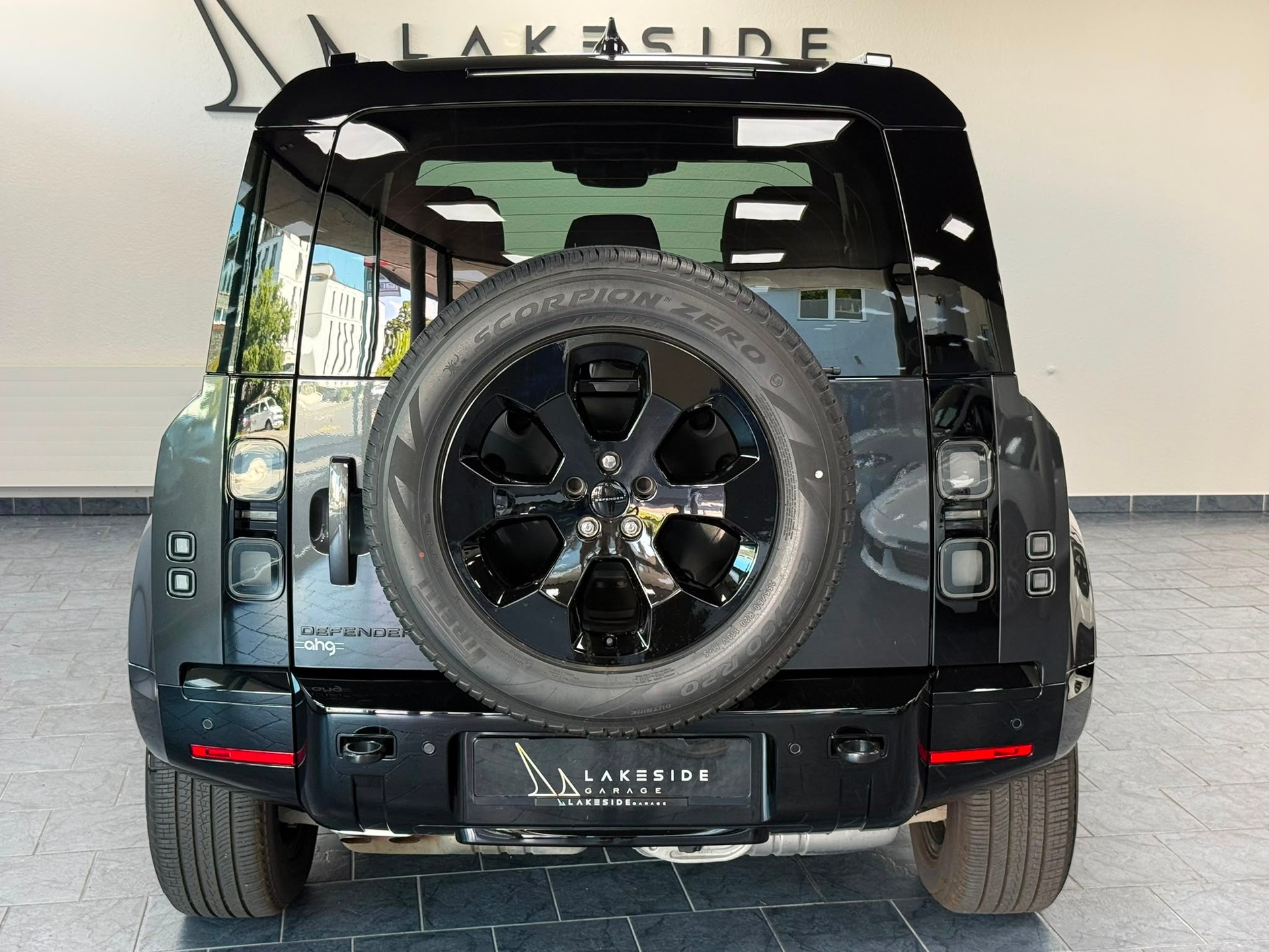LAND ROVER Defender 110 3.0 D I6 350 X-Dynamic SE AWD AT8-image-4
