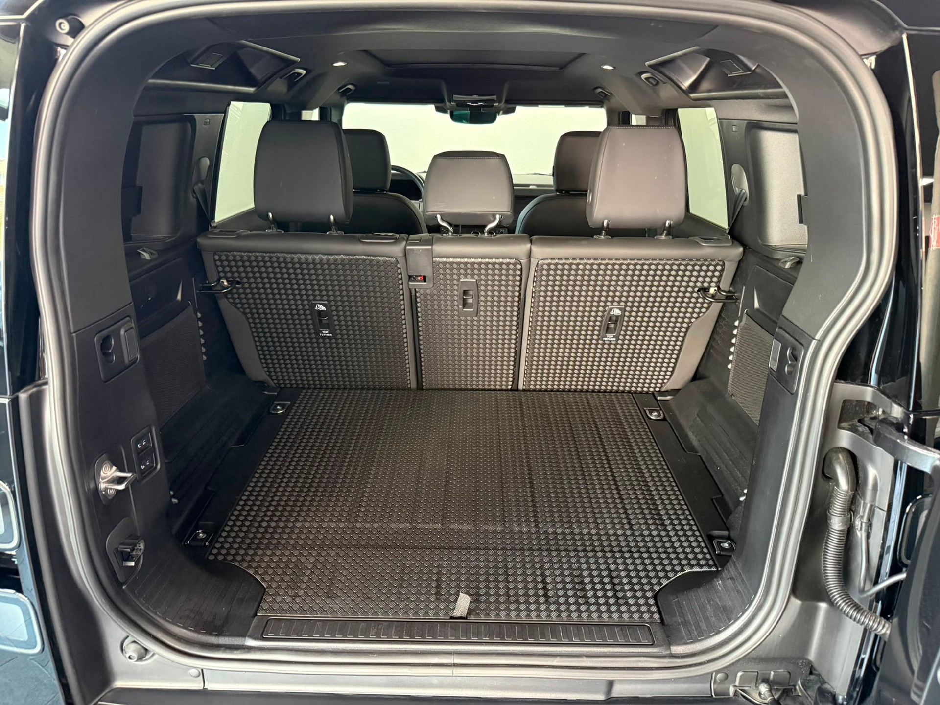LAND ROVER Defender 110 3.0 D I6 350 X-Dynamic SE AWD AT8-image-28