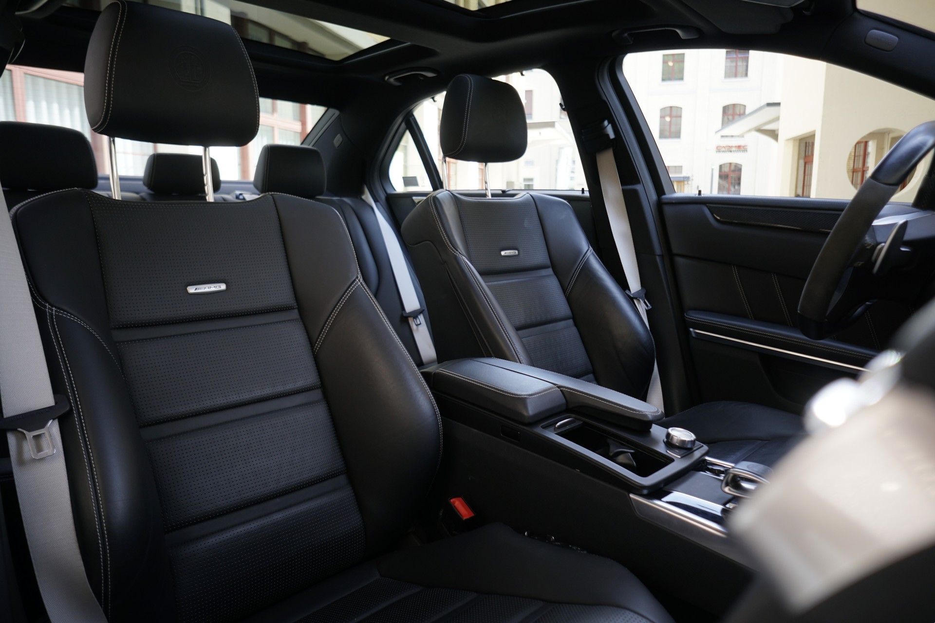 MERCEDES-BENZ E 63 AMG S 4Matic Speedshift-image-12