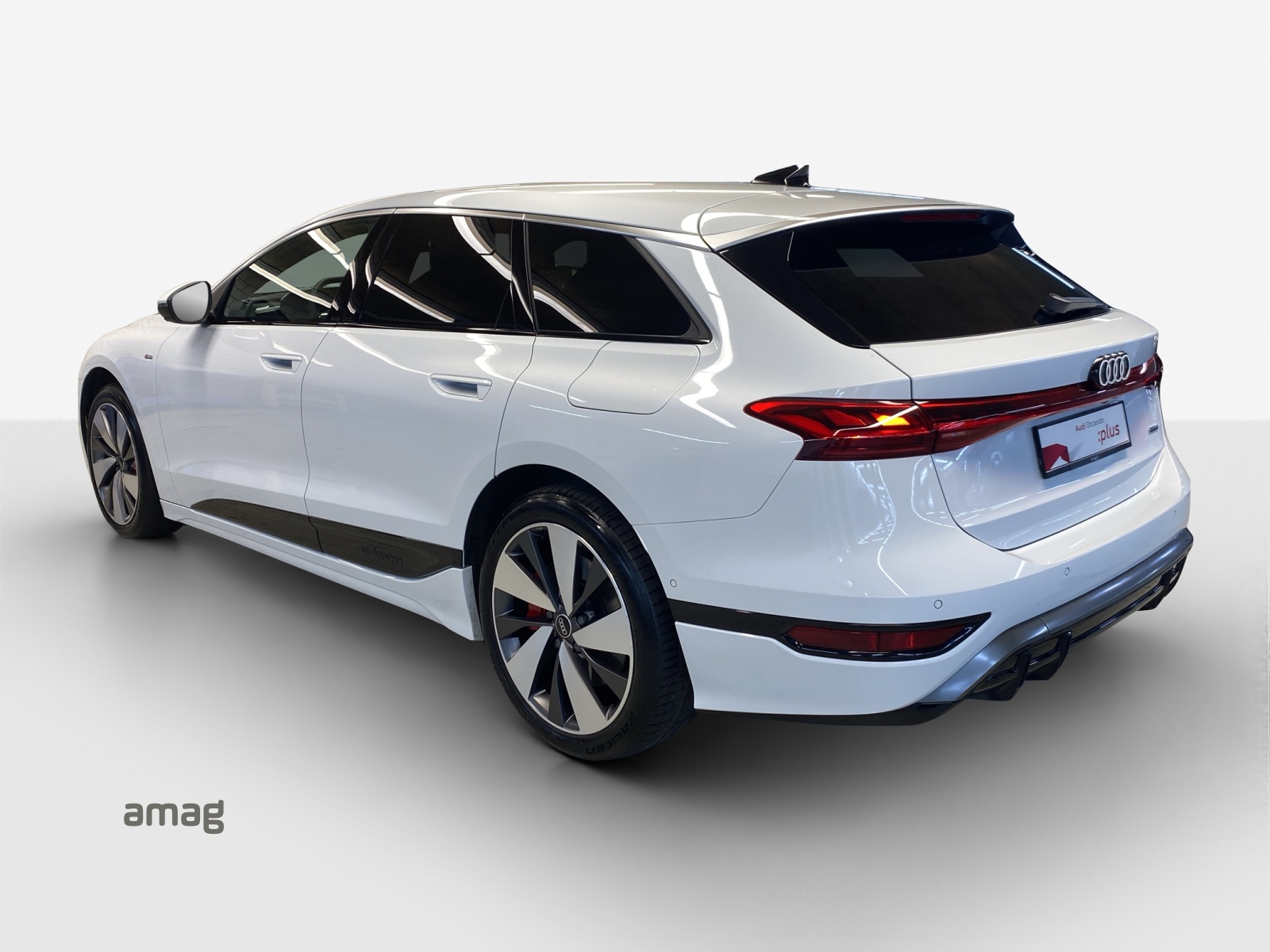 AUDI A6 Avant e-tron quattro-showroom-element-2