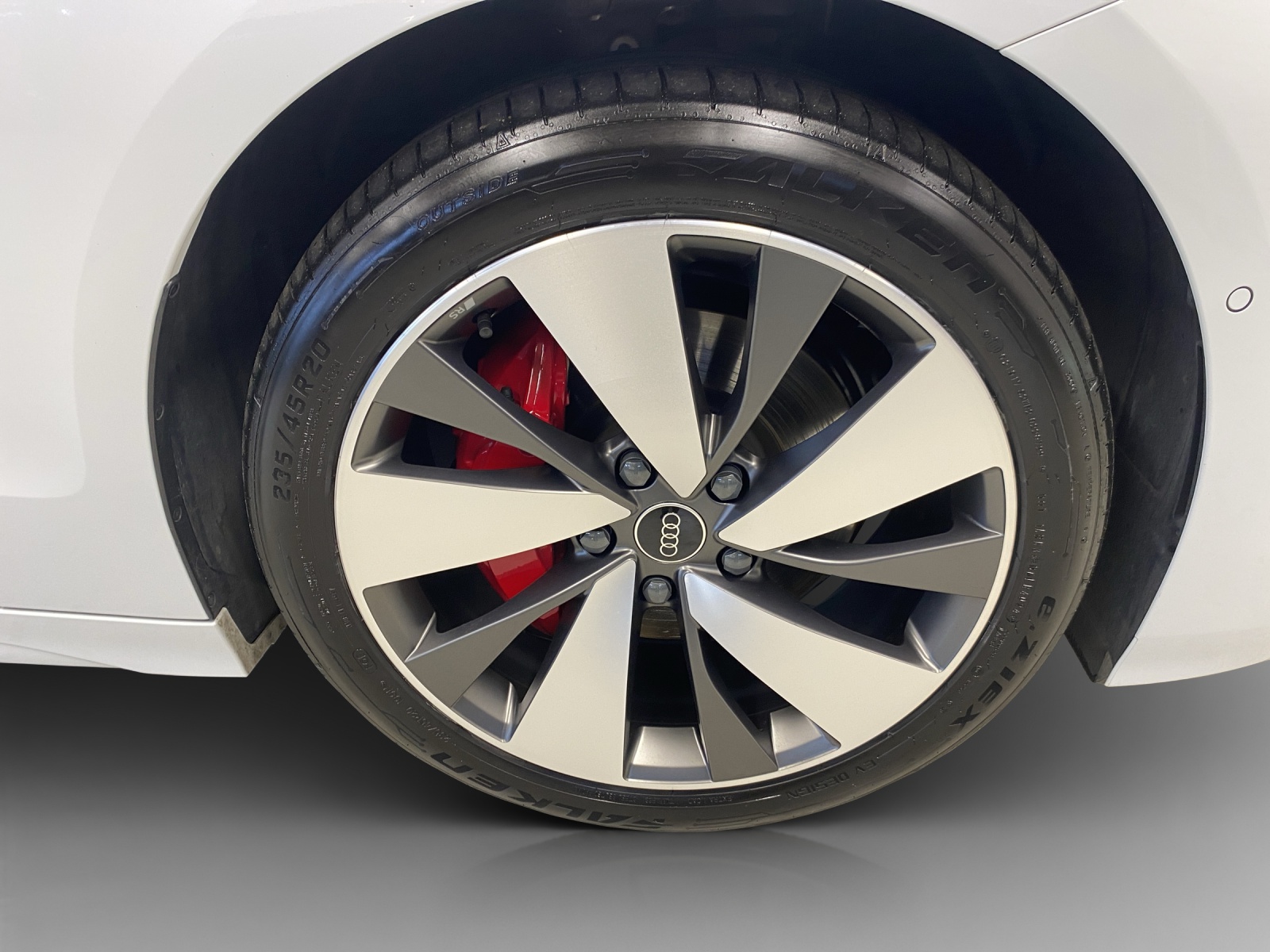 AUDI A6 Avant e-tron quattro-image-14
