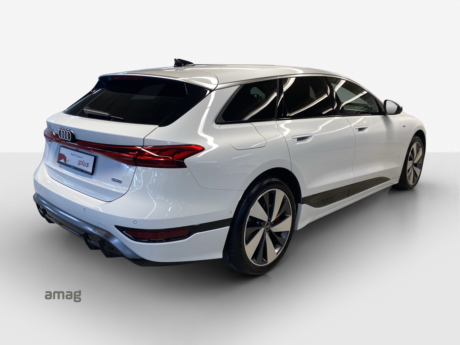 AUDI A6 Avant e-tron quattro-image-4