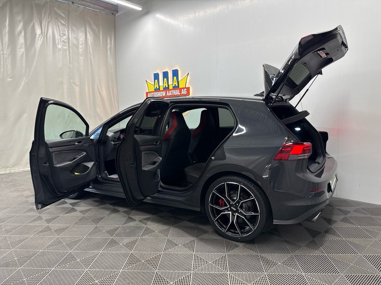 VW Golf 2.0 TSI GTI Clubsport DSG-image-11