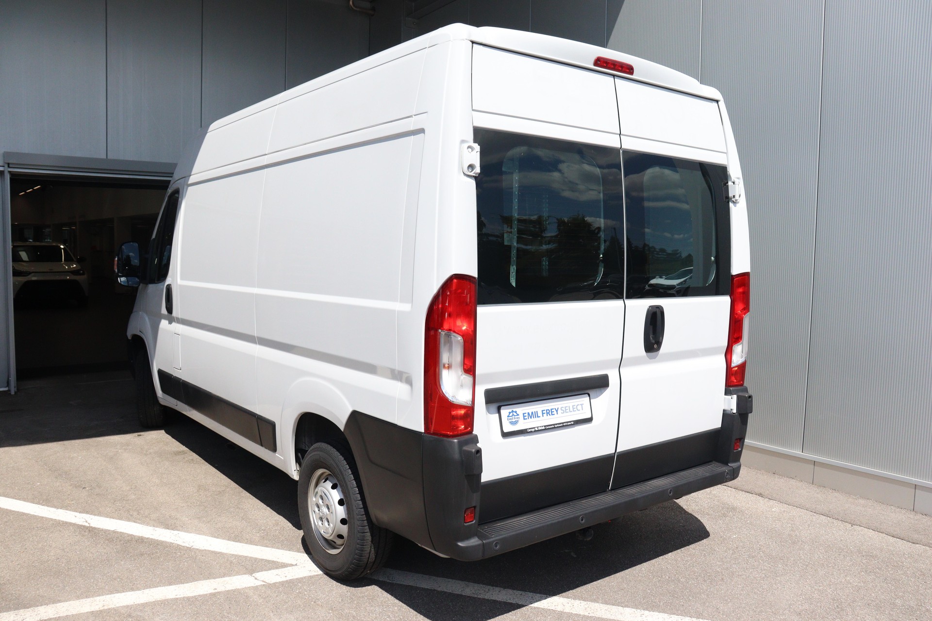 PEUGEOT Boxer Kaw. 335 L2H2 2.2 BlueHDi 140 Premium S/S-showroom-element-3