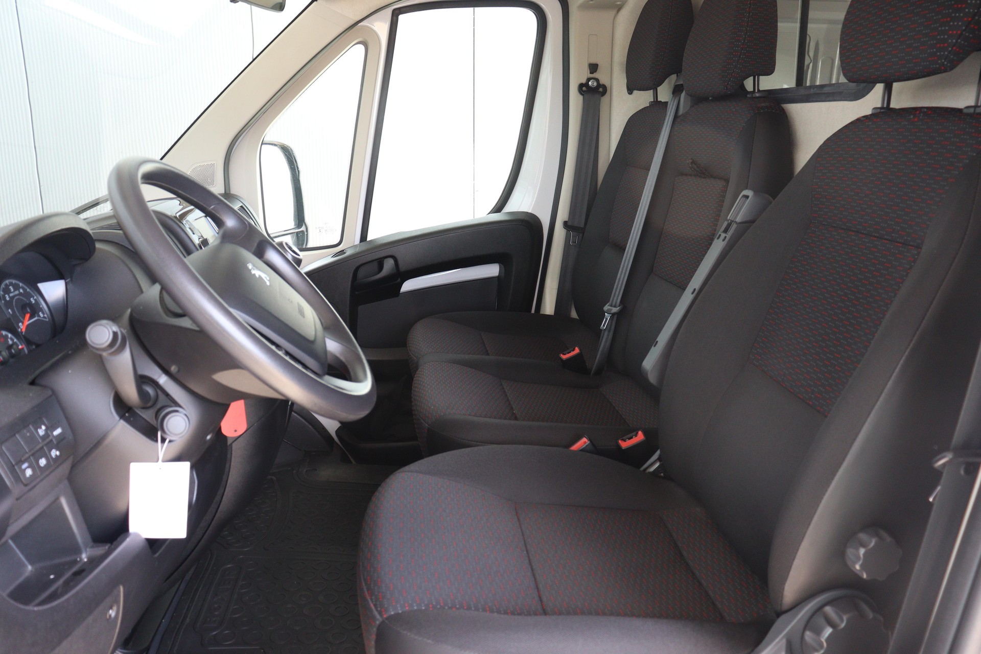 PEUGEOT Boxer Kaw. 335 L2H2 2.2 BlueHDi 140 Premium S/S-image-5