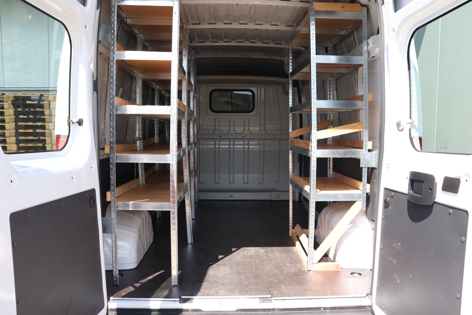 PEUGEOT Boxer Kaw. 335 L2H2 2.2 BlueHDi 140 Premium S/S-image-8