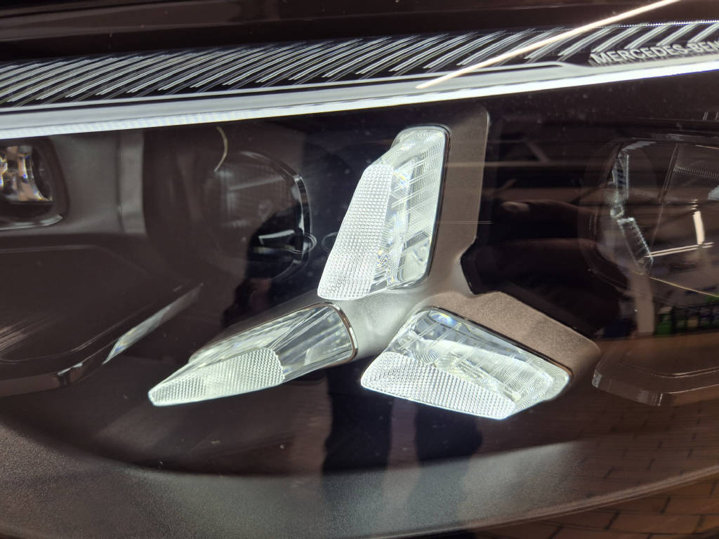 MERCEDES-BENZ GLB 220 4Matic-image-14