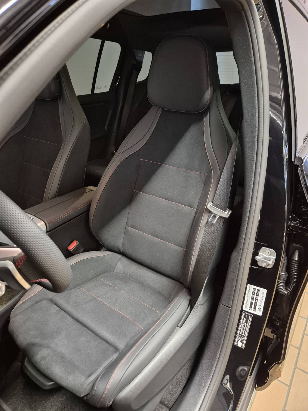 MERCEDES-BENZ GLB 220 4Matic-image-5