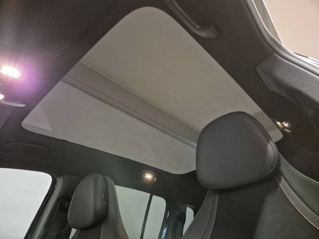 MERCEDES-BENZ GLB 220 4Matic-image-4