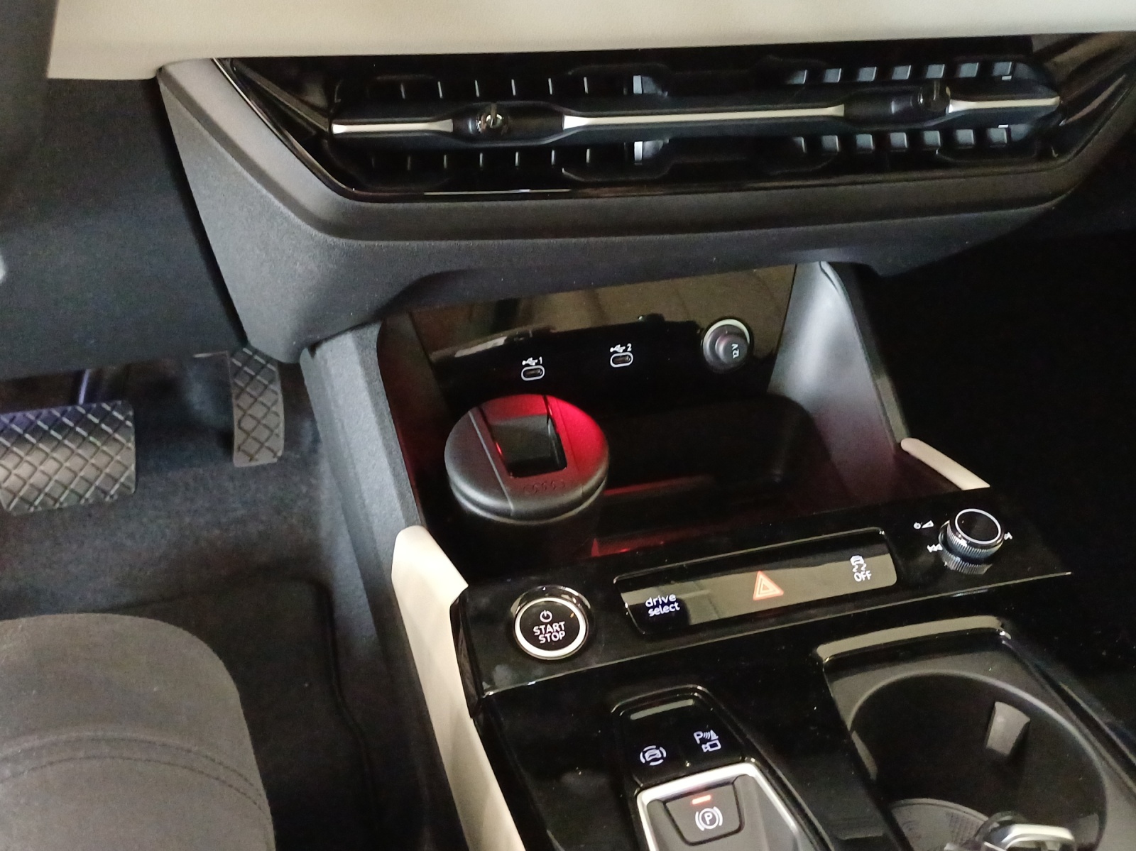 AUDI Q6 e-tron quattro-image-10