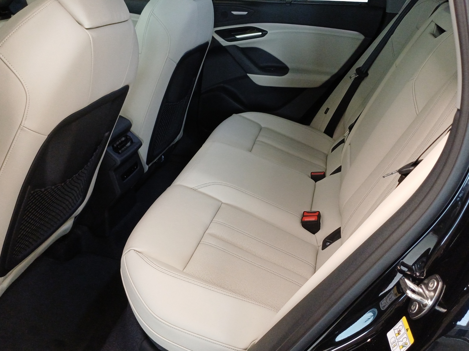 AUDI Q6 e-tron quattro-image-11