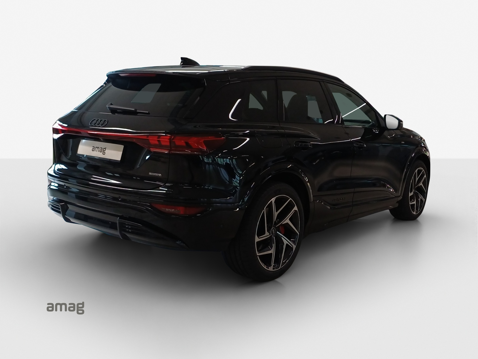 AUDI Q6 e-tron quattro-image-4
